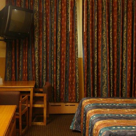 Riviera Motor Inn Brooklyn New York Room photo